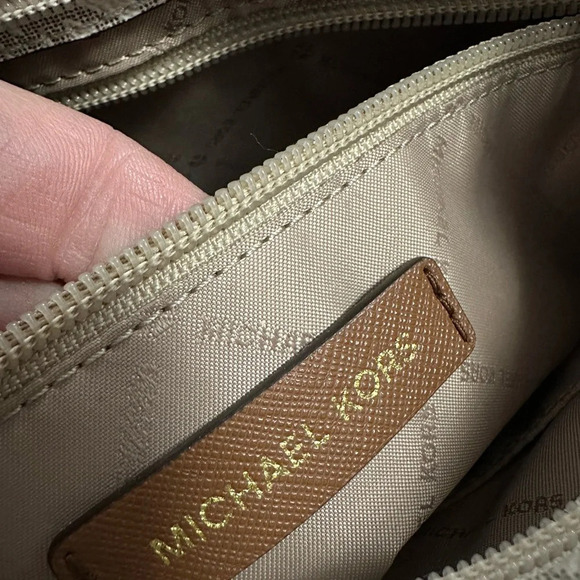 EUC Michael Kors Jet Set Travel Large Messenger Crossbody Bag in Vanilla - Picture 13 of 14